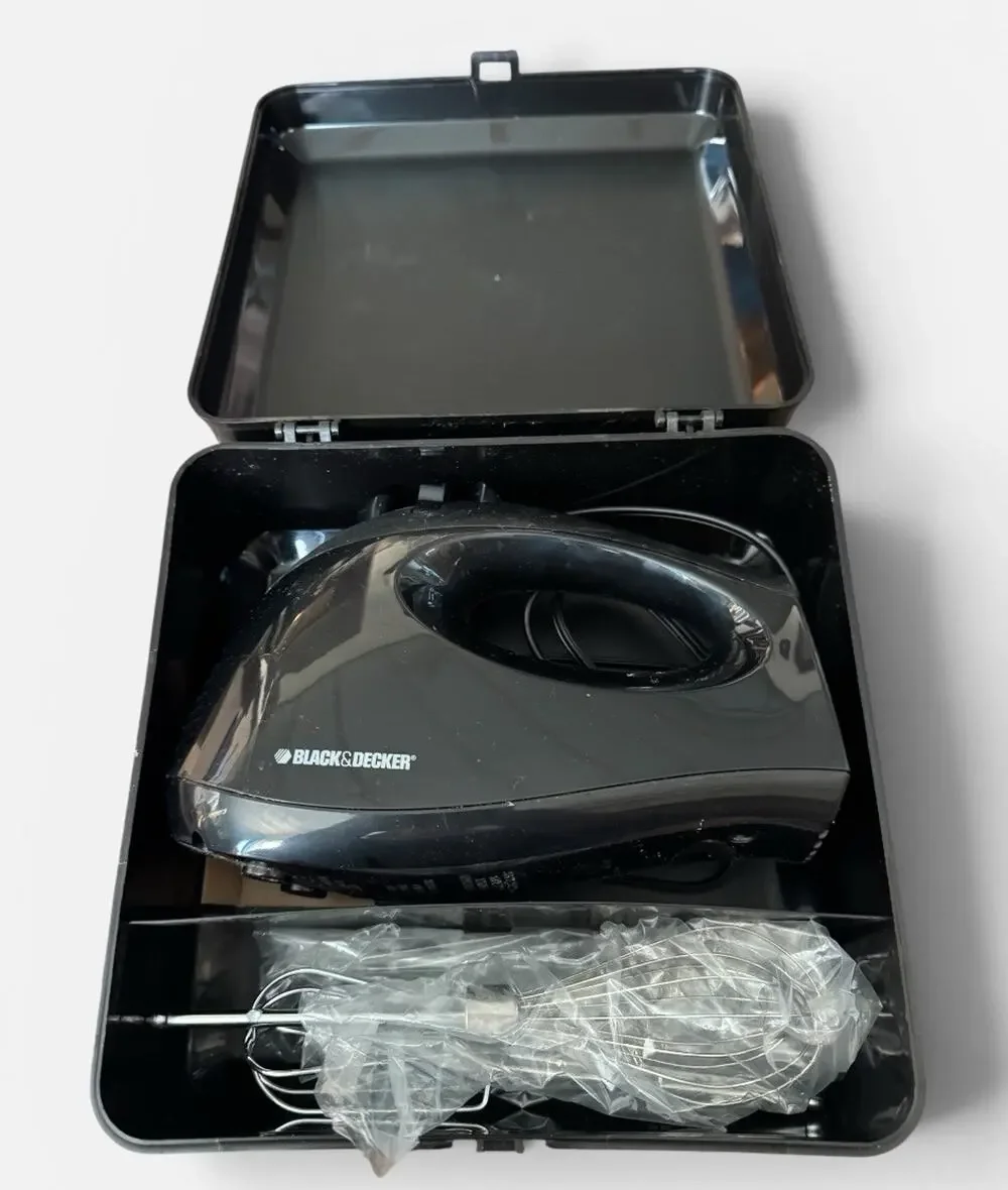 BLACK+DECKER 6-Speed Hand Mixer with Turbo Boost Black 5 pc accessories MX217